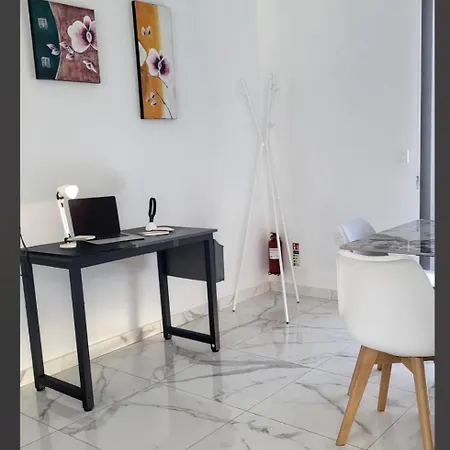 One Bedroom Flat Available *