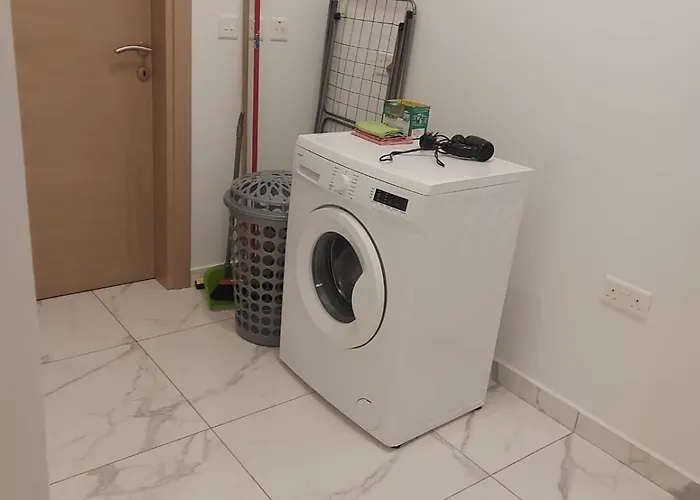 One Bedroom Flat Available アパート *